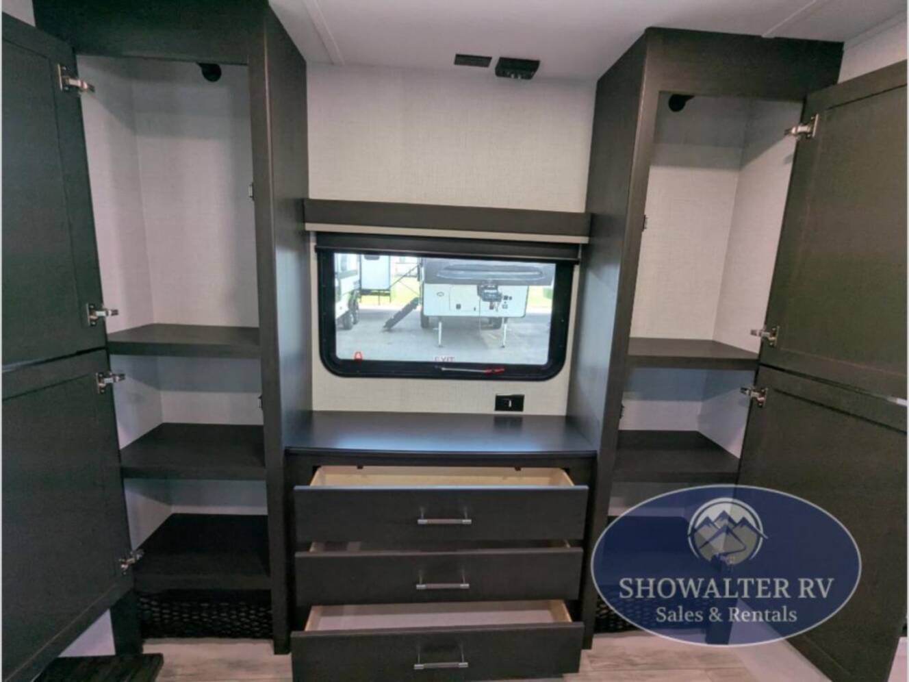 A photo of this 2026 Keystone Rv Alpine Avalanche Edition 390DS