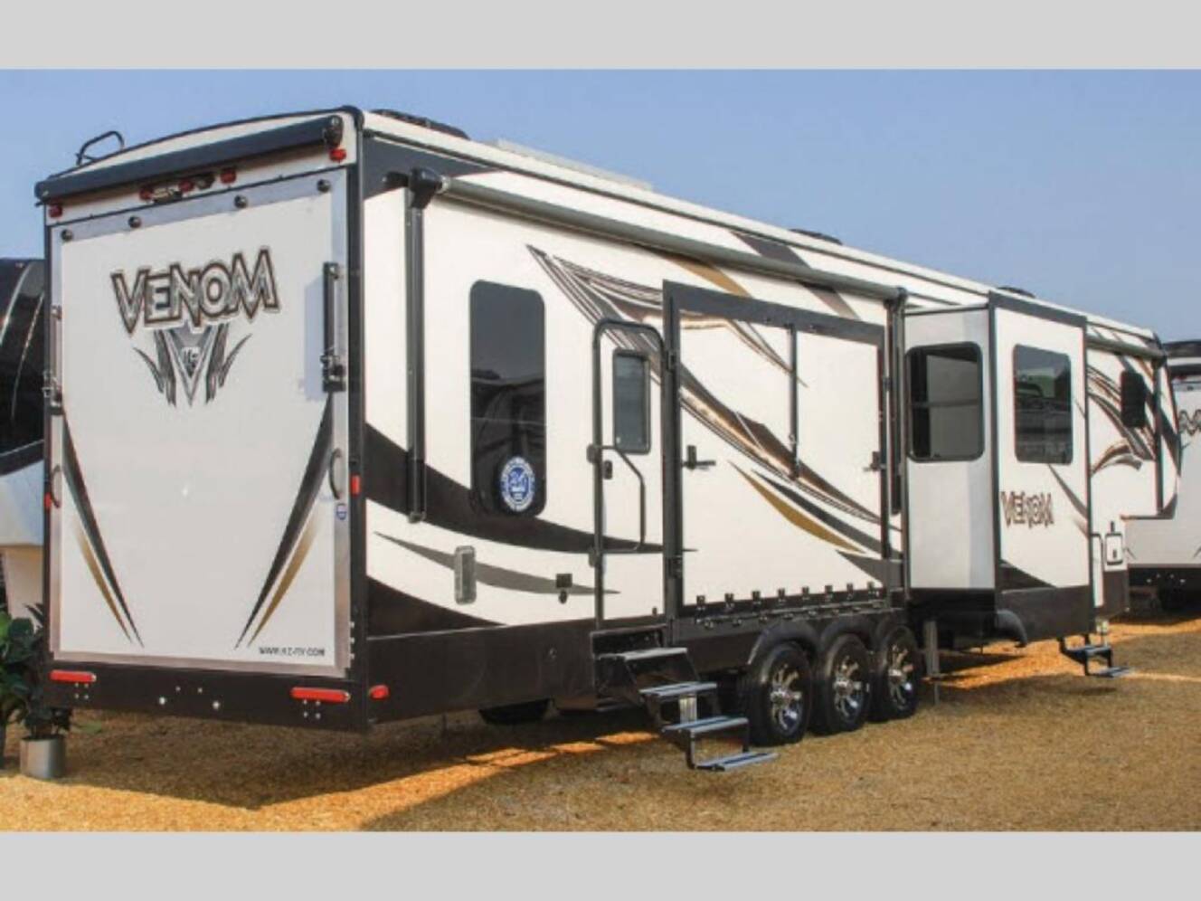 A photo of this 2019 Kz Venom 4113TK