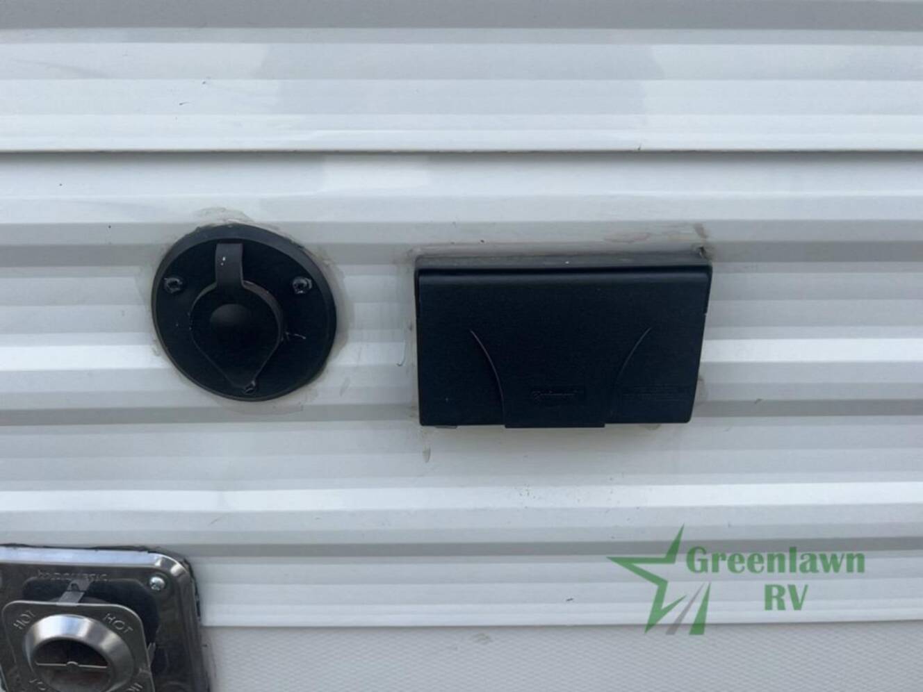 A photo of this 2023 Crossroads Rv Zinger ZR320FB