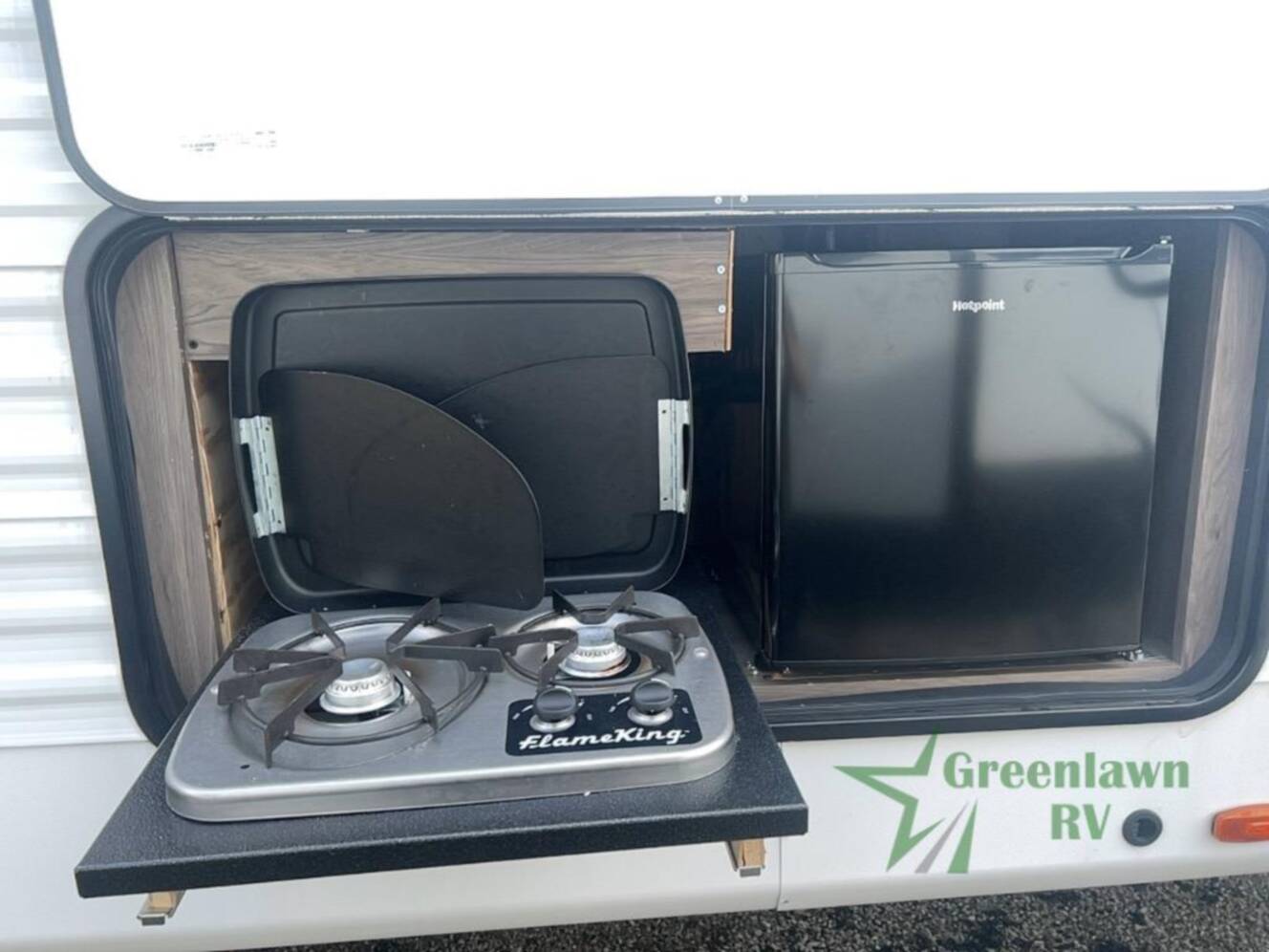 A photo of this 2023 Crossroads Rv Zinger ZR320FB