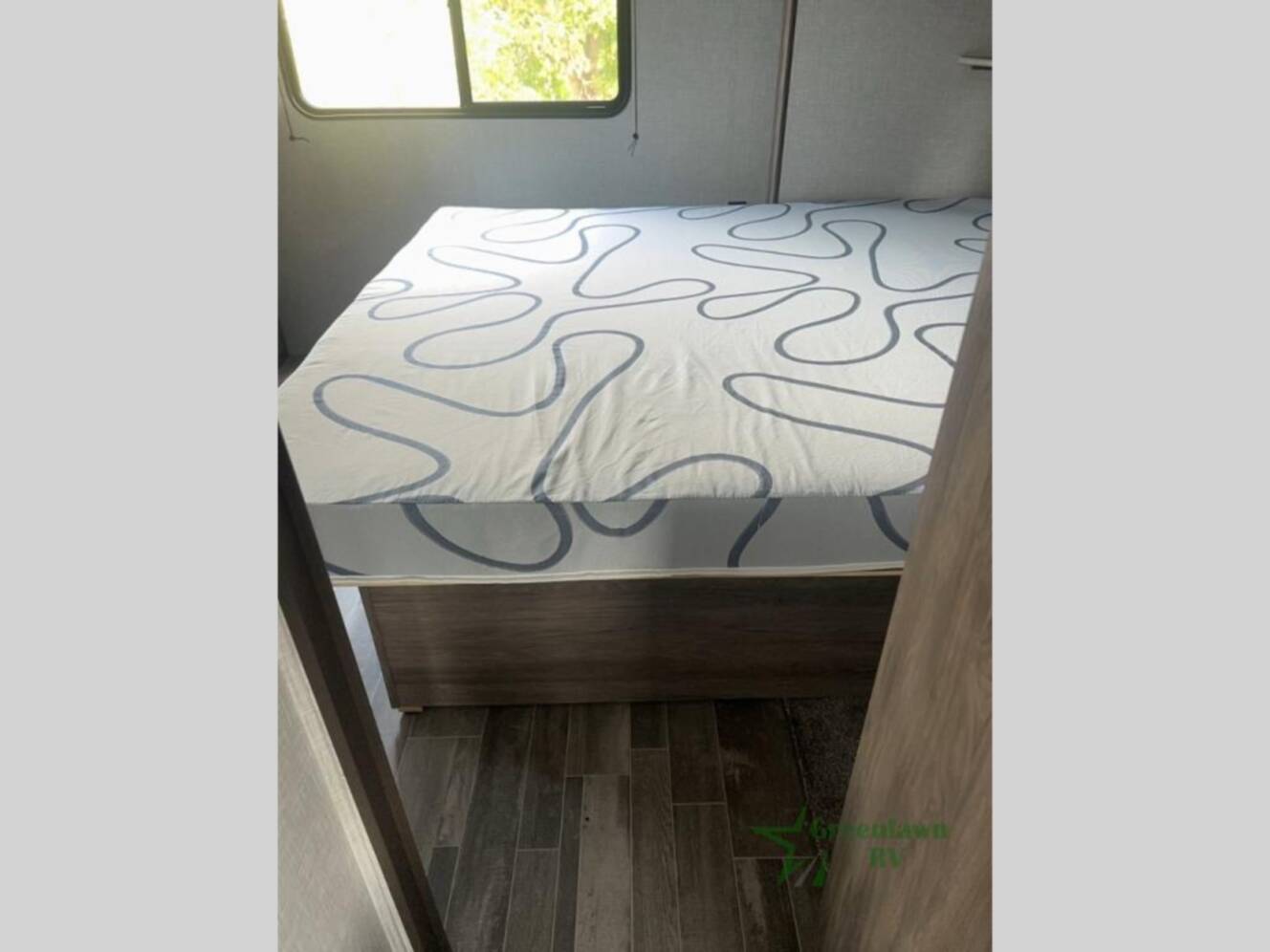 A photo of this 2023 Crossroads Rv Zinger ZR320FB