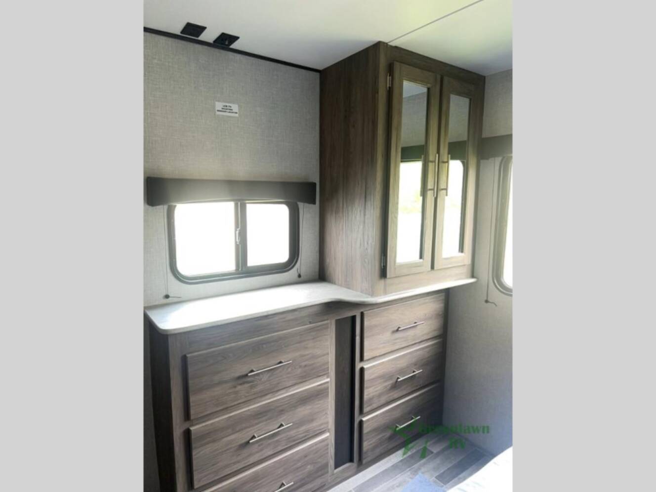 A photo of this 2023 Crossroads Rv Zinger ZR320FB