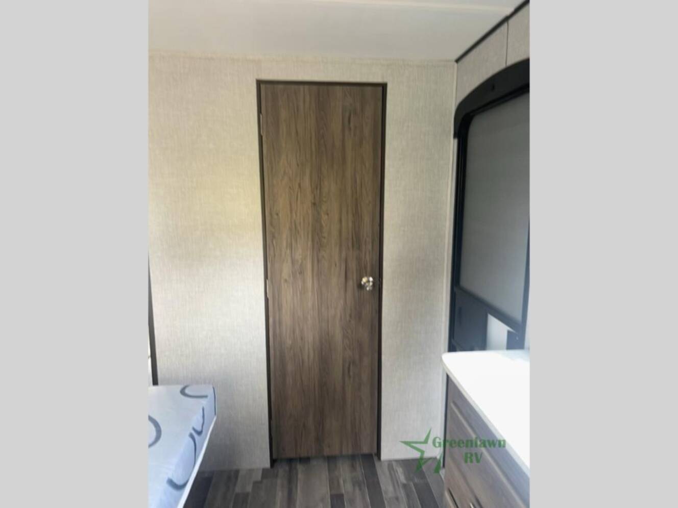 A photo of this 2023 Crossroads Rv Zinger ZR320FB