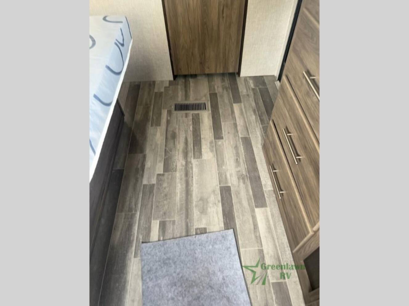 A photo of this 2023 Crossroads Rv Zinger ZR320FB