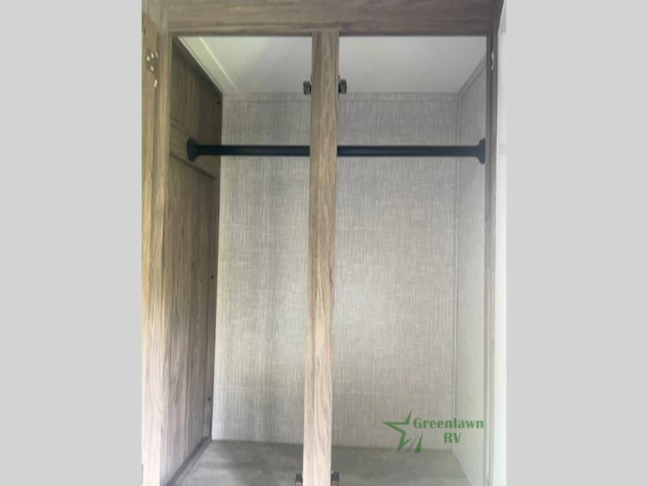 A photo of this 2023 Crossroads Rv Zinger ZR320FB