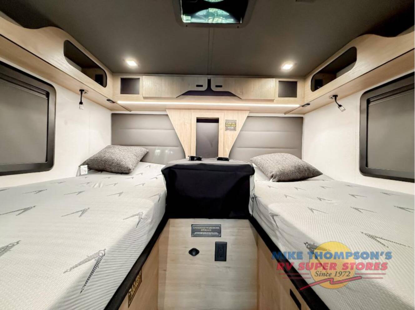 A photo of this 2026 Grand Design Lineage Series M 25TK