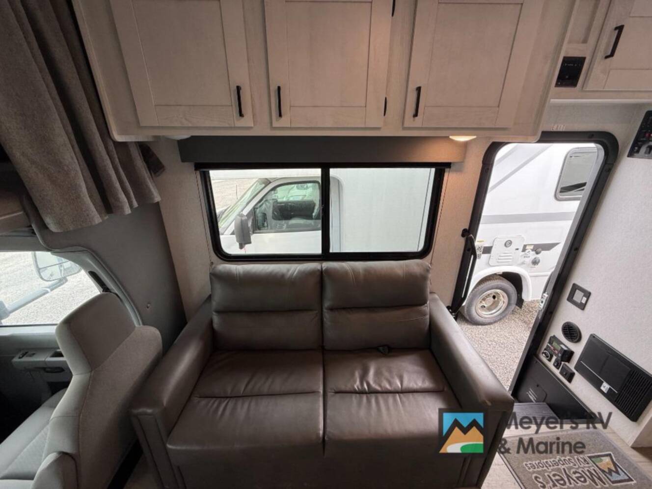 A photo of this 2025 East To West Entrada 3100FBF
