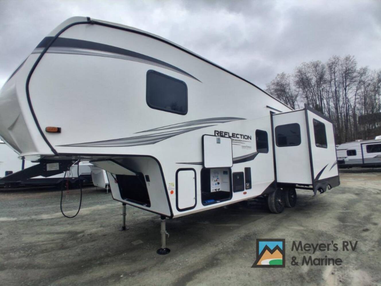 A photo of this 2025 Grand Reflection 27BH