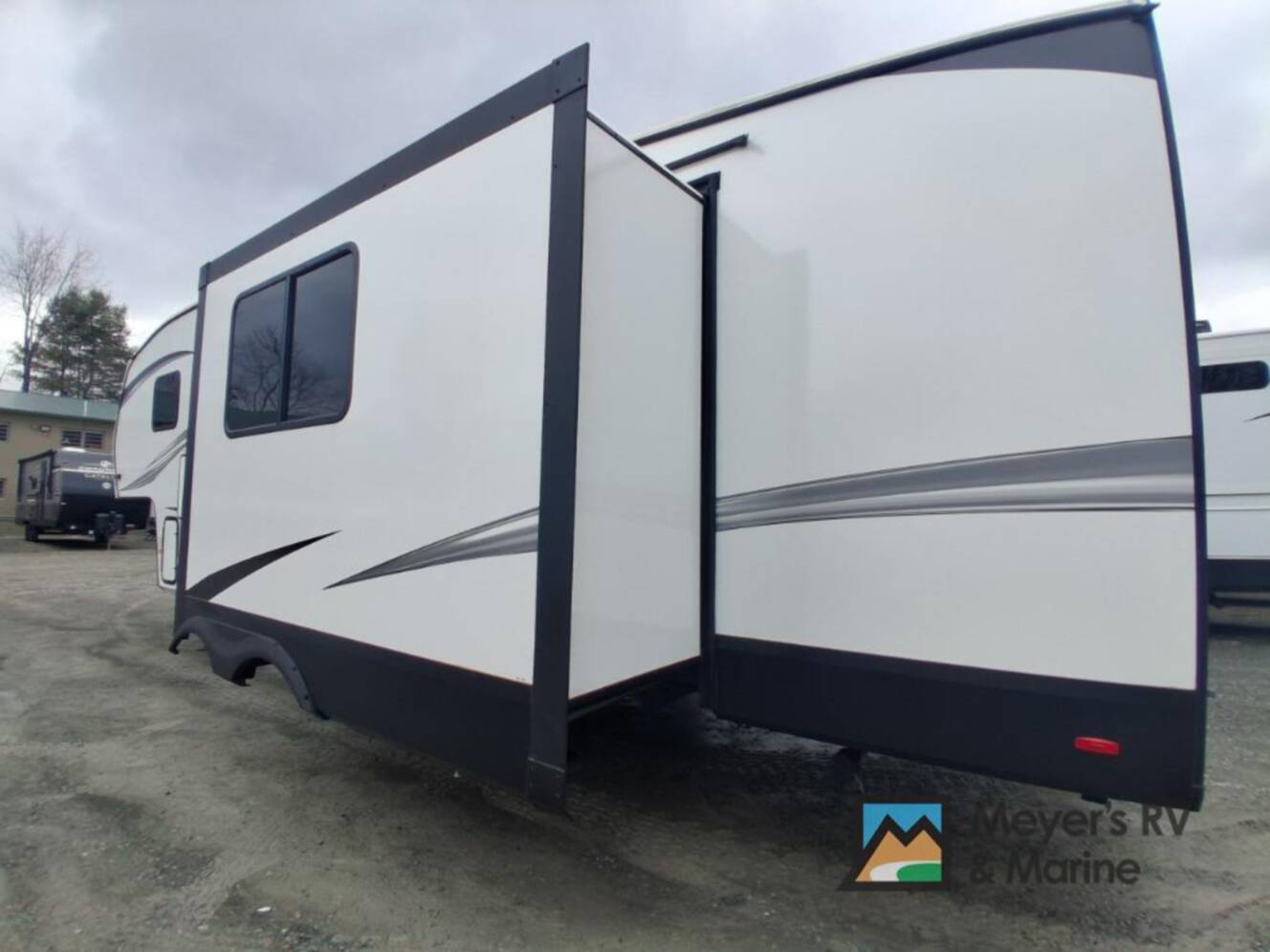 A photo of this 2025 Grand Reflection 27BH