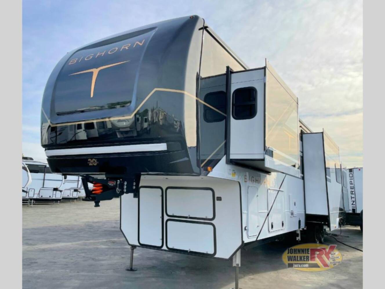 A photo of this 2025 Heartland Bighorn 392DS