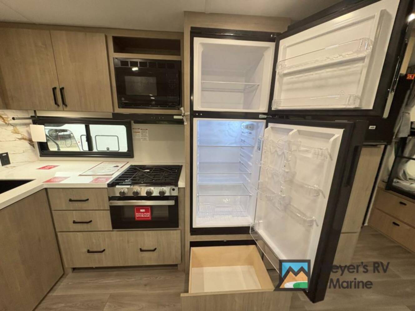 A photo of this 2027 Grand Design Imagine 2800BH