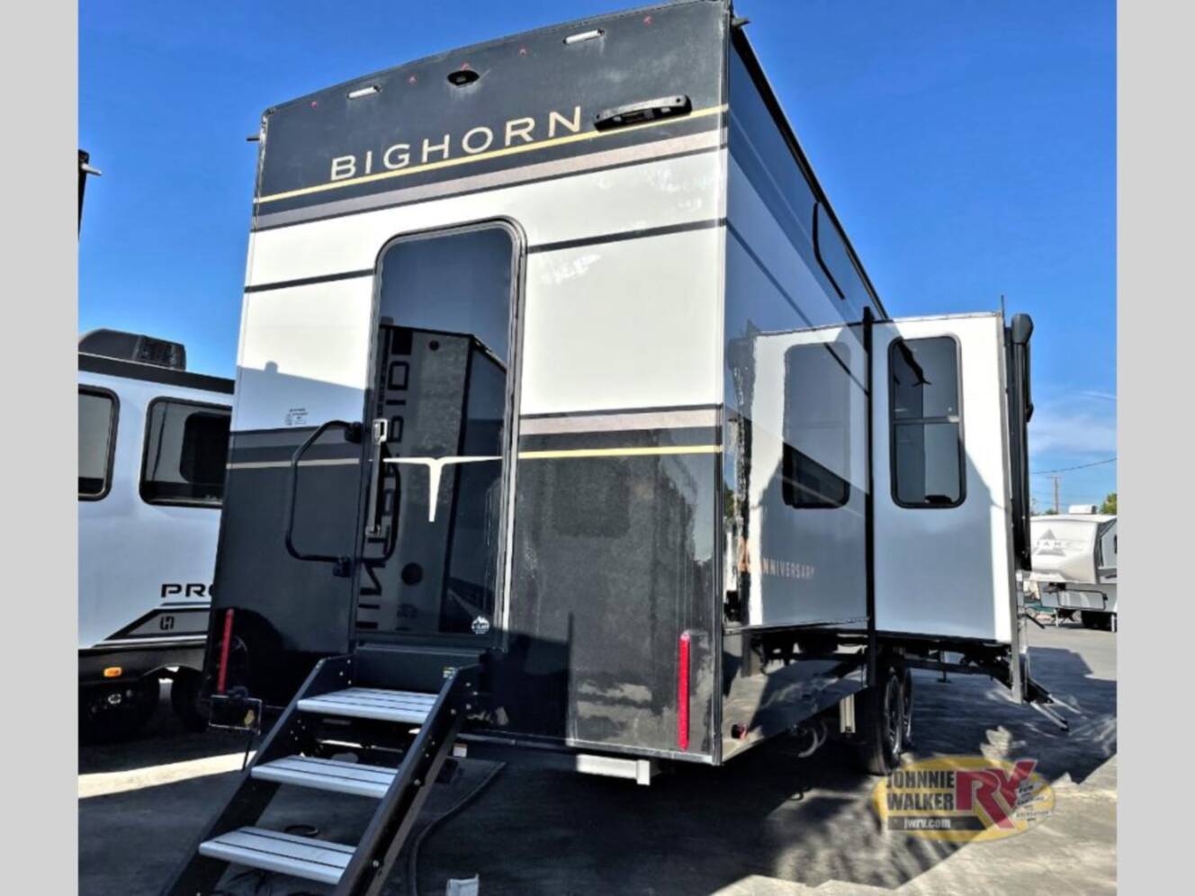 A photo of this 2025 Heartland Bighorn 392DS