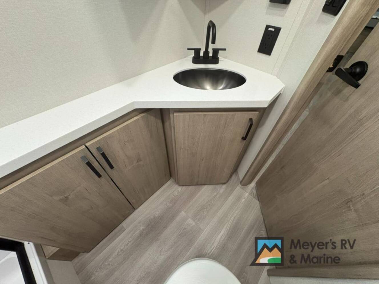 A photo of this 2027 Grand Design Imagine 2800BH