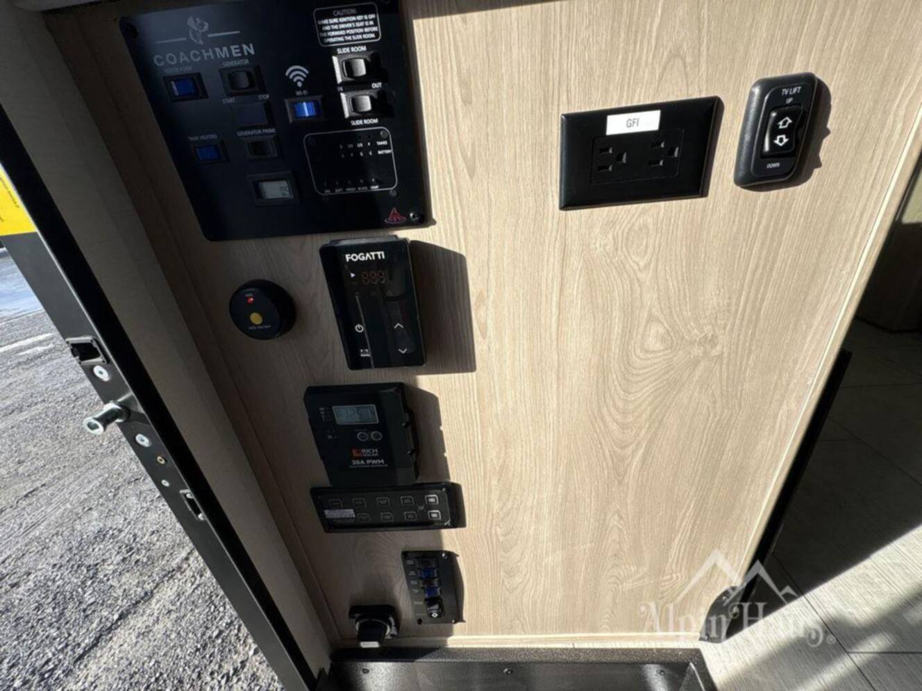 A photo of this 2026 Coachmen Rv Leprechaun 319MB Ford 450