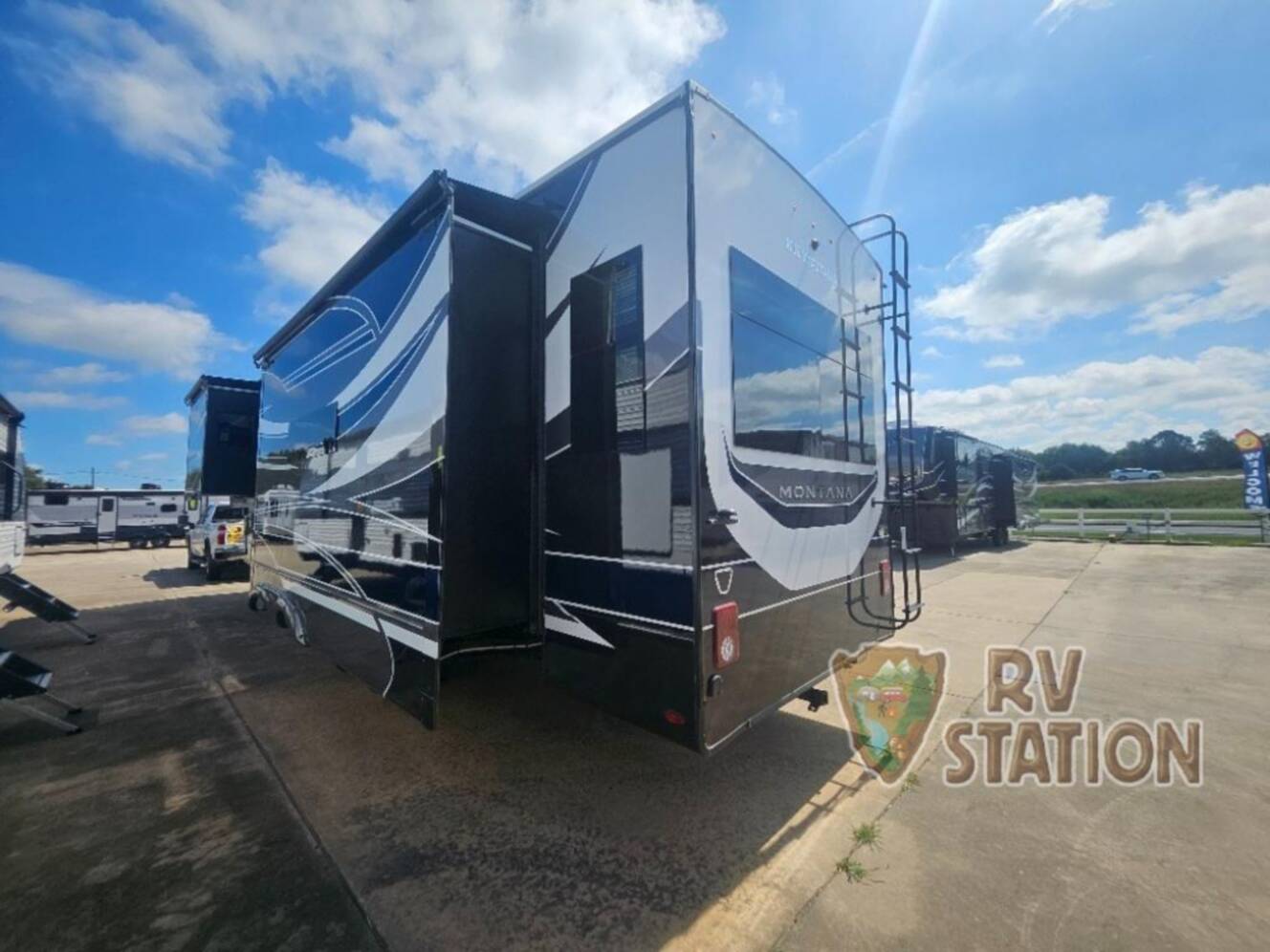 A photo of this 2026 Keystone Rv Montana 3231CK