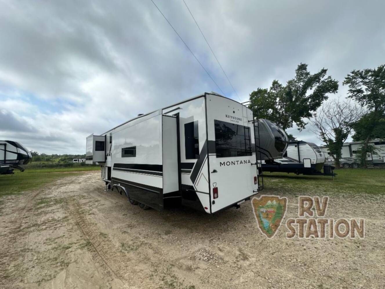 A photo of this 2026 Keystone Rv Montana 3231CK