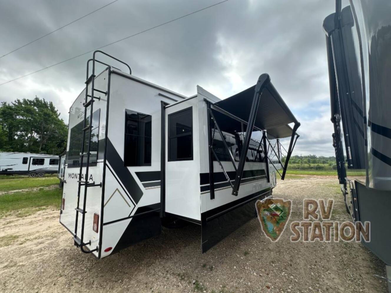 A photo of this 2026 Keystone Rv Montana 3231CK