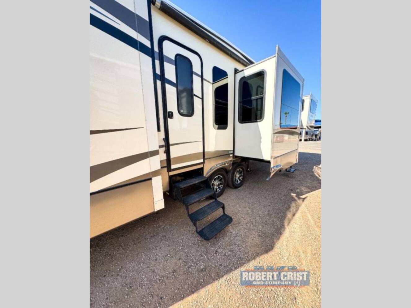 A photo of this 2015 Keystone Rv MONTANA LEGACY 3710FL