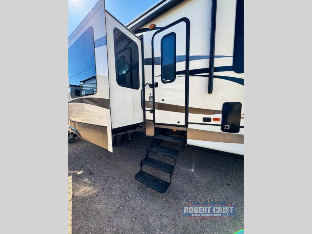 A photo of this 2015 Keystone Rv MONTANA LEGACY 3710FL