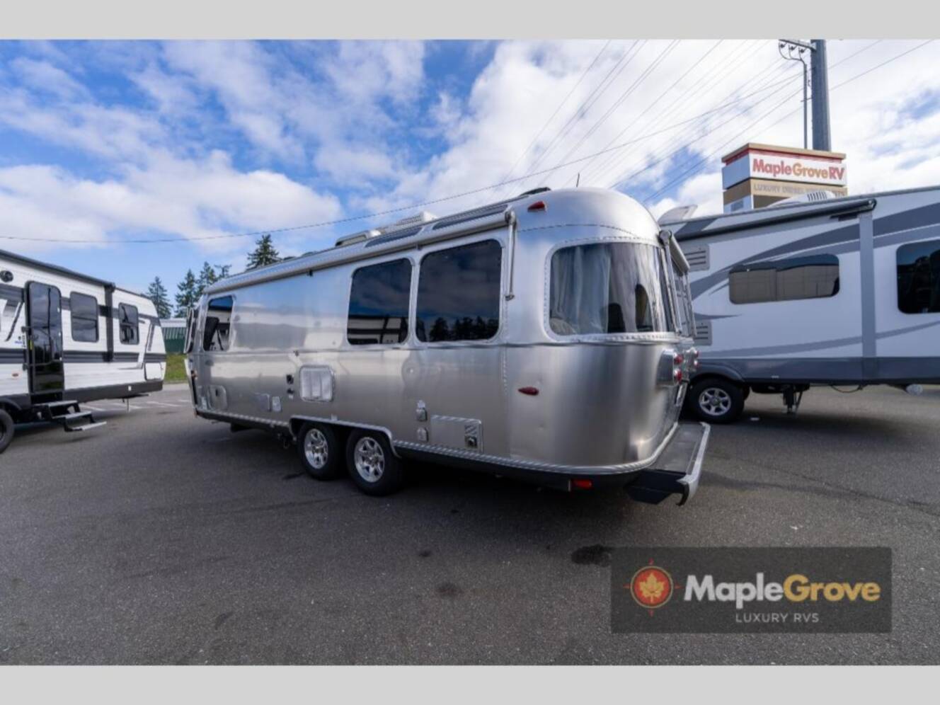 A photo of this 2015 Airstream Flying Cloud 25FB
