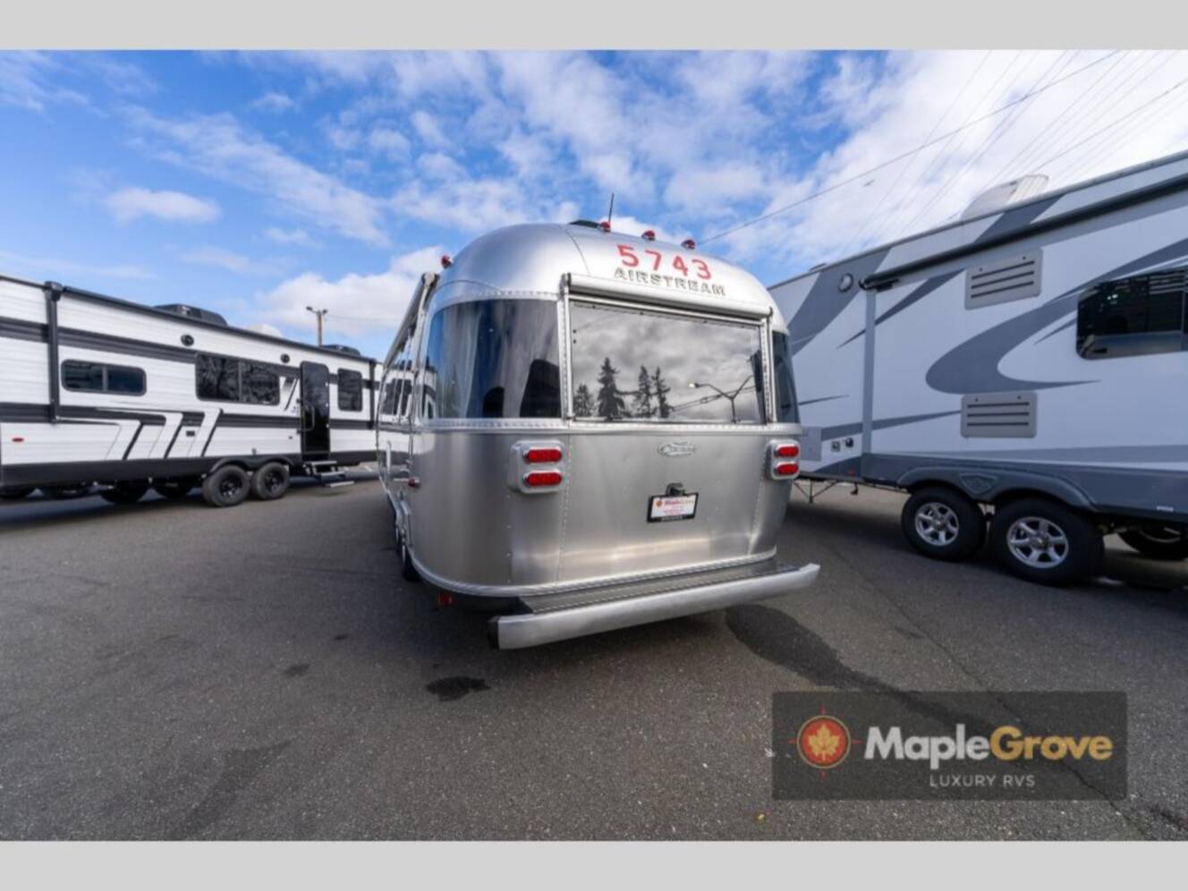 A photo of this 2015 Airstream Flying Cloud 25FB