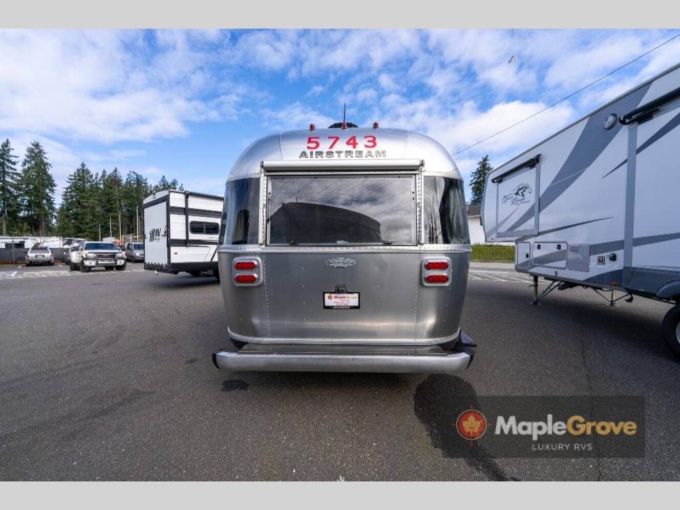 A photo of this 2015 Airstream Flying Cloud 25FB