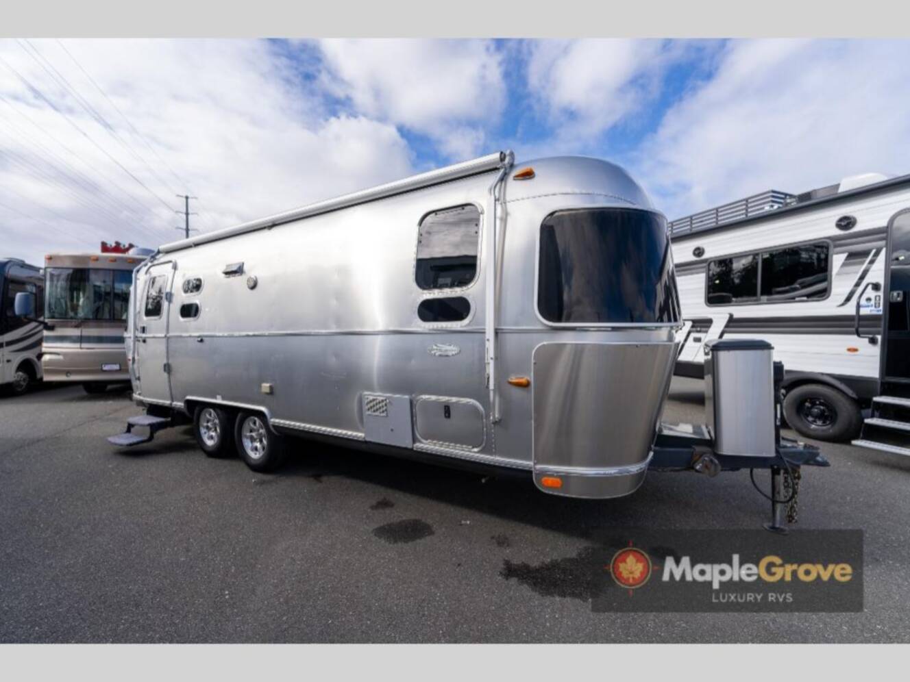 A photo of this 2015 Airstream Flying Cloud 25FB