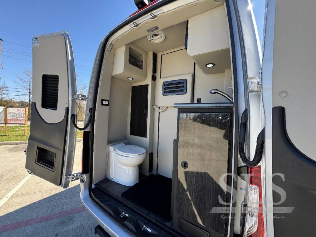 A photo of this 2026 Midwest Automotive Designs Luxe Cruiser D4 AWD