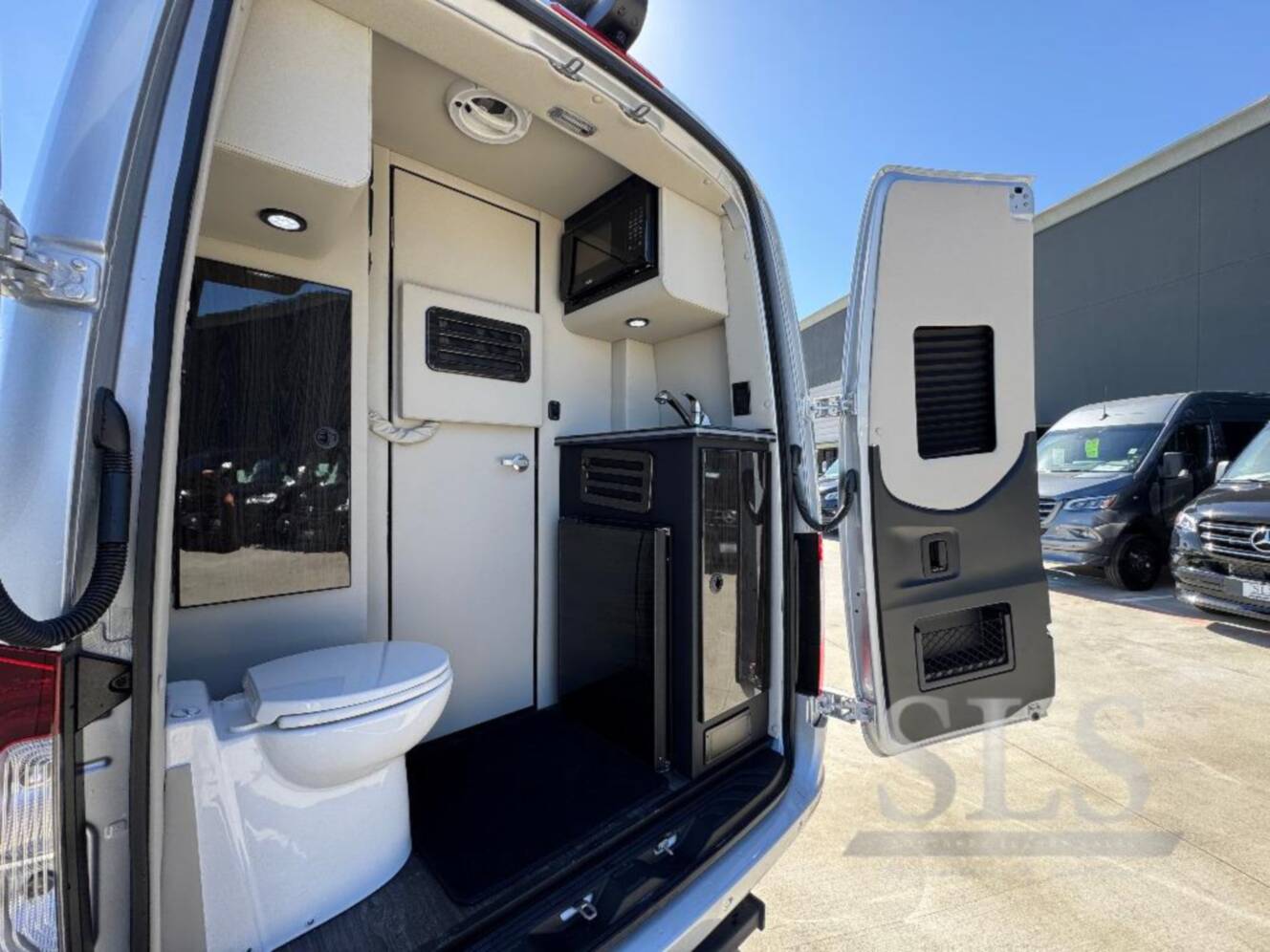 A photo of this 2026 Midwest Automotive Designs Luxe Cruiser D4 AWD