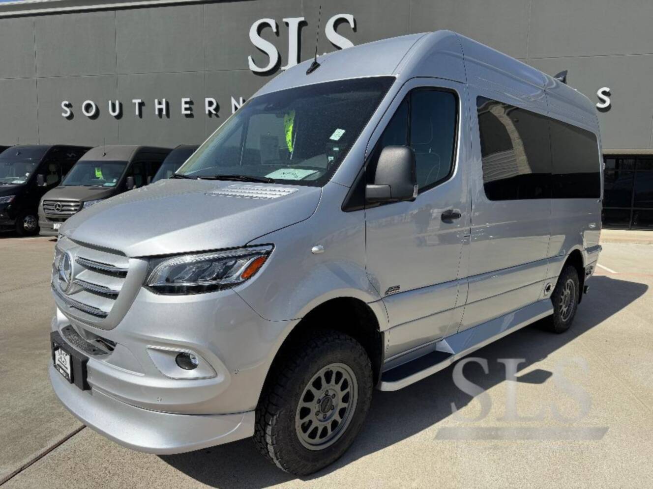 A photo of this 2026 Midwest Automotive Designs Luxe Cruiser D4 AWD