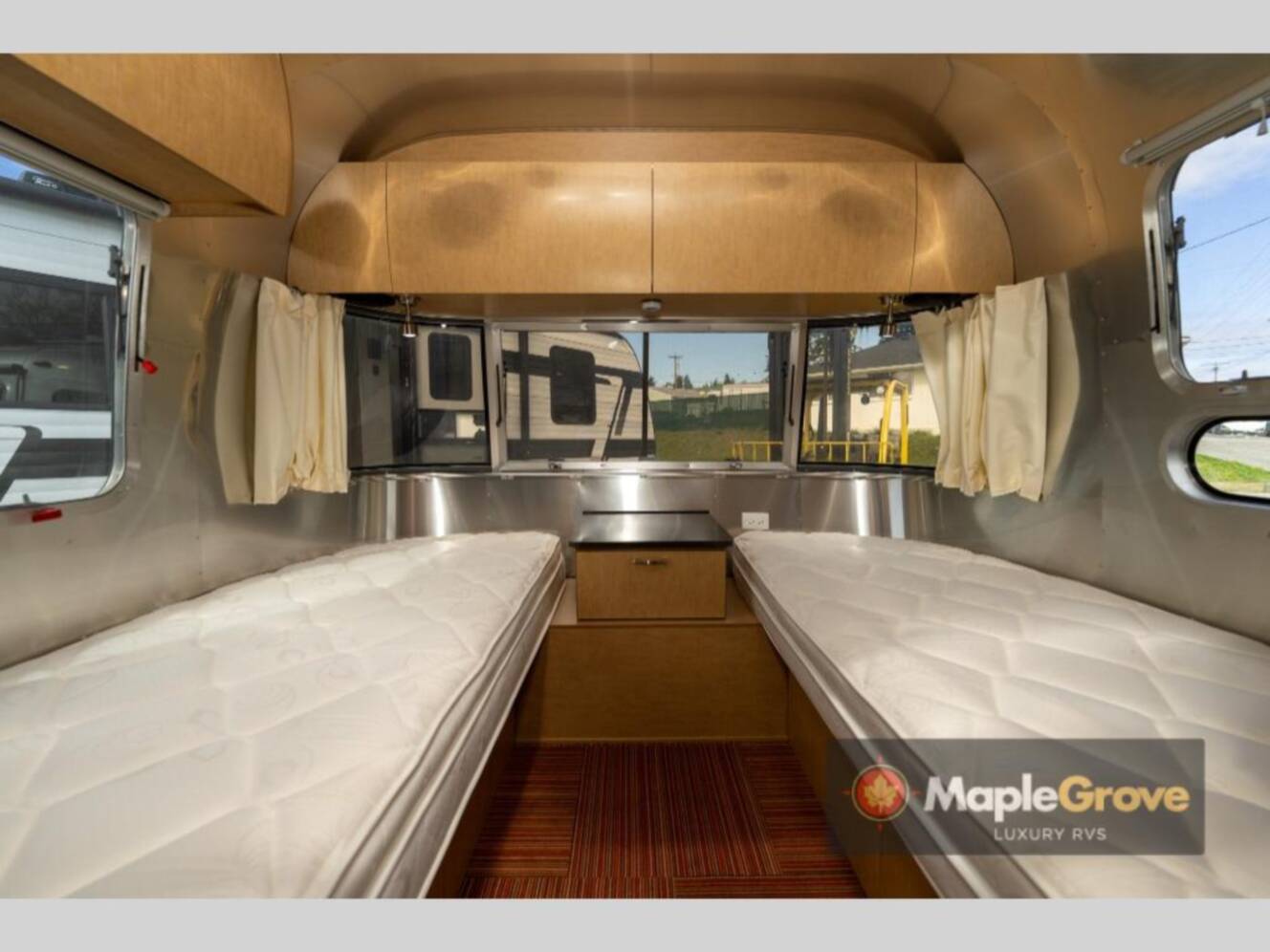 A photo of this 2015 Airstream Flying Cloud 25FB
