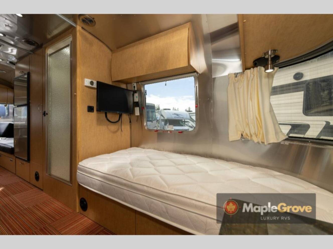 A photo of this 2015 Airstream Flying Cloud 25FB