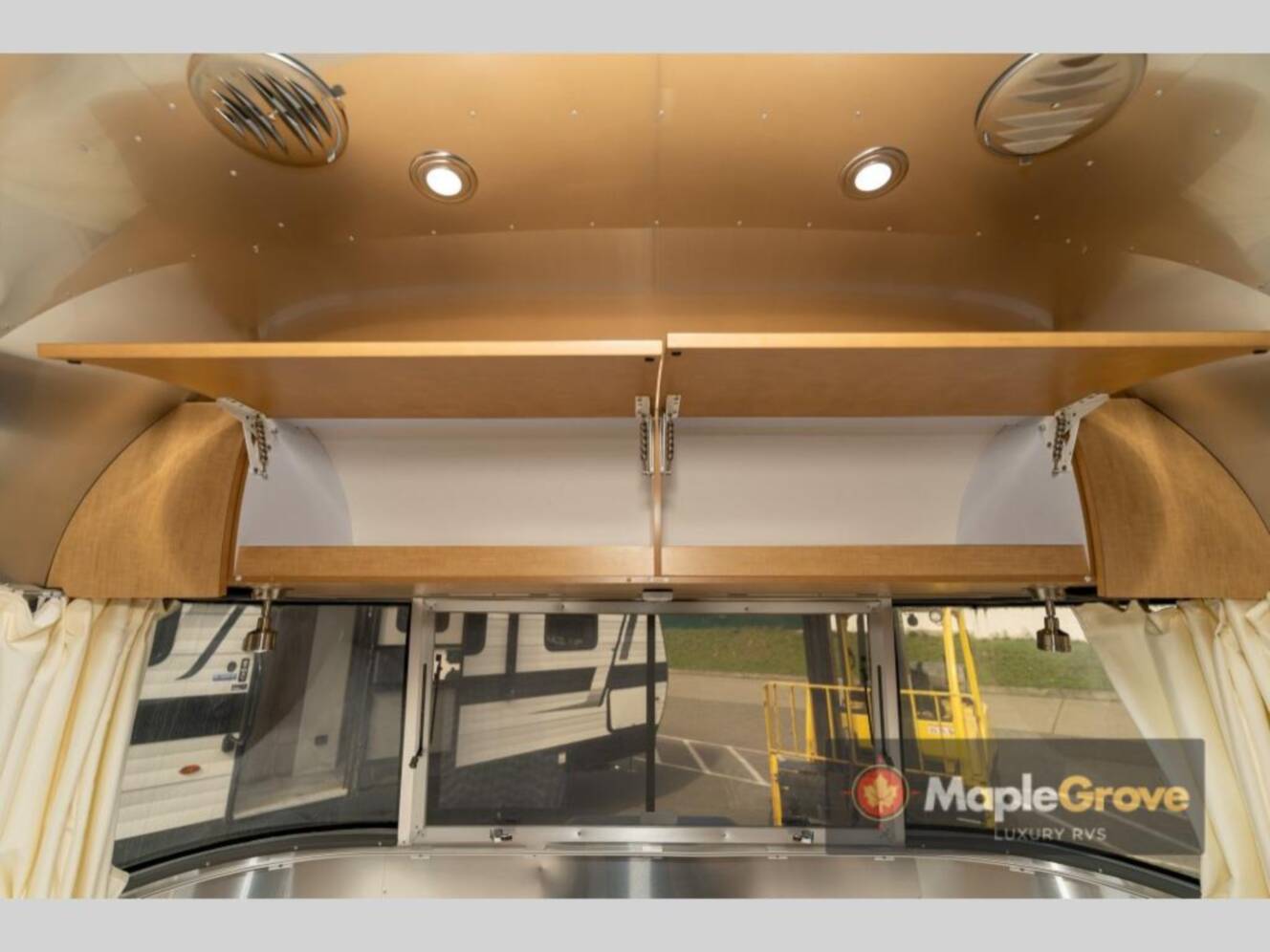 A photo of this 2015 Airstream Flying Cloud 25FB
