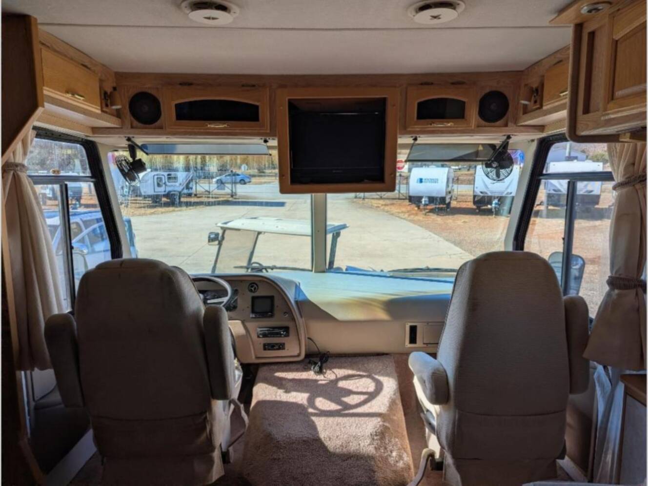 A photo of this 1998 Georgie Boy Cruise Master 3515