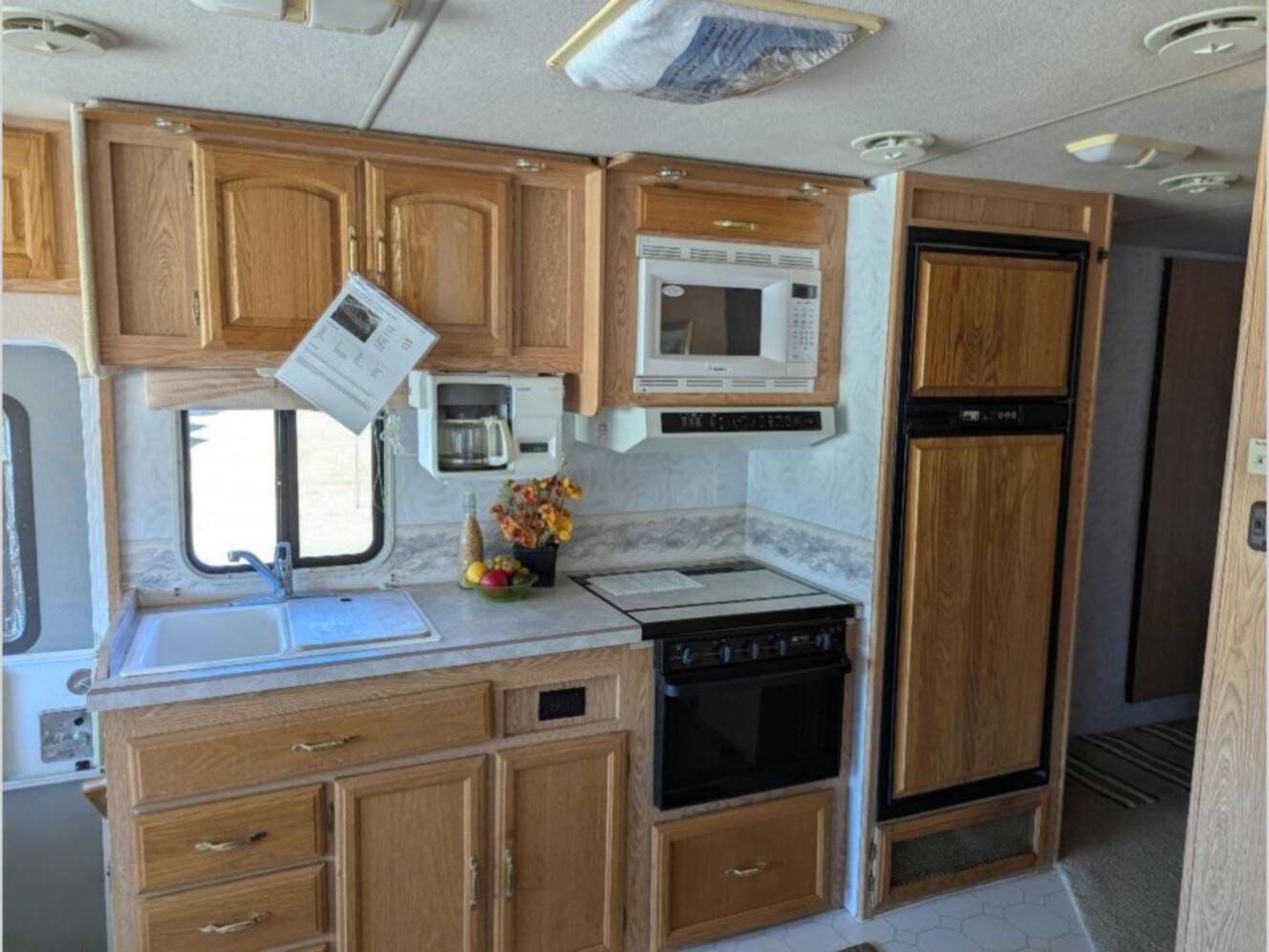 A photo of this 1998 Georgie Boy Cruise Master 3515