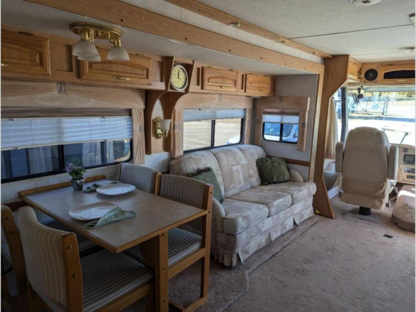 A photo of this 1998 Georgie Boy Cruise Master 3515