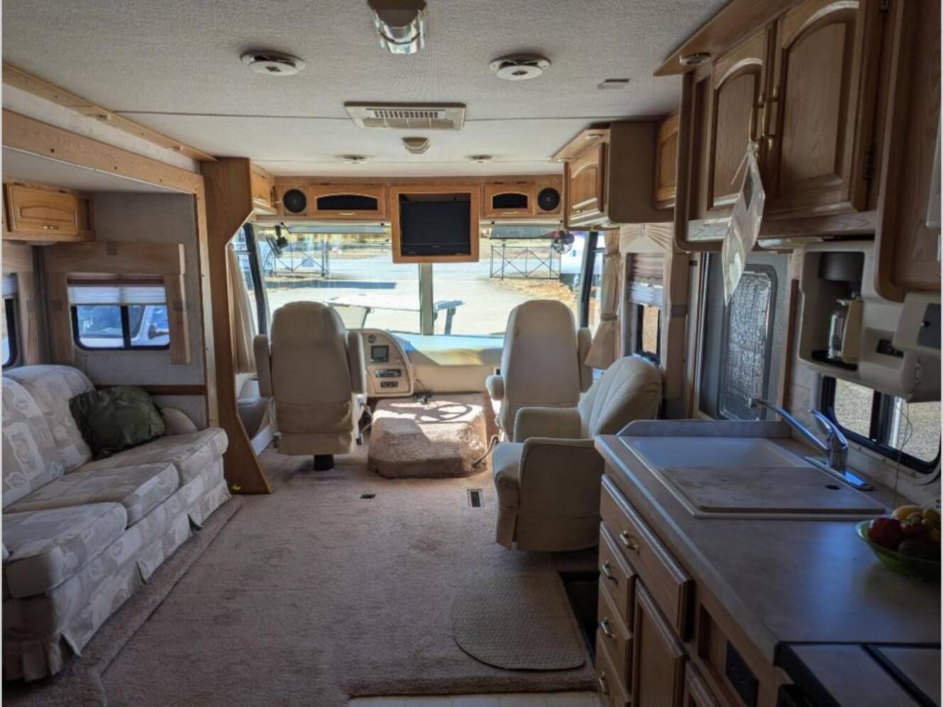 A photo of this 1998 Georgie Boy Cruise Master 3515