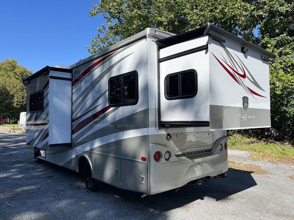 2017 Tiffin Motorhomes Wayfarer 24 QW in north tonawanda NY