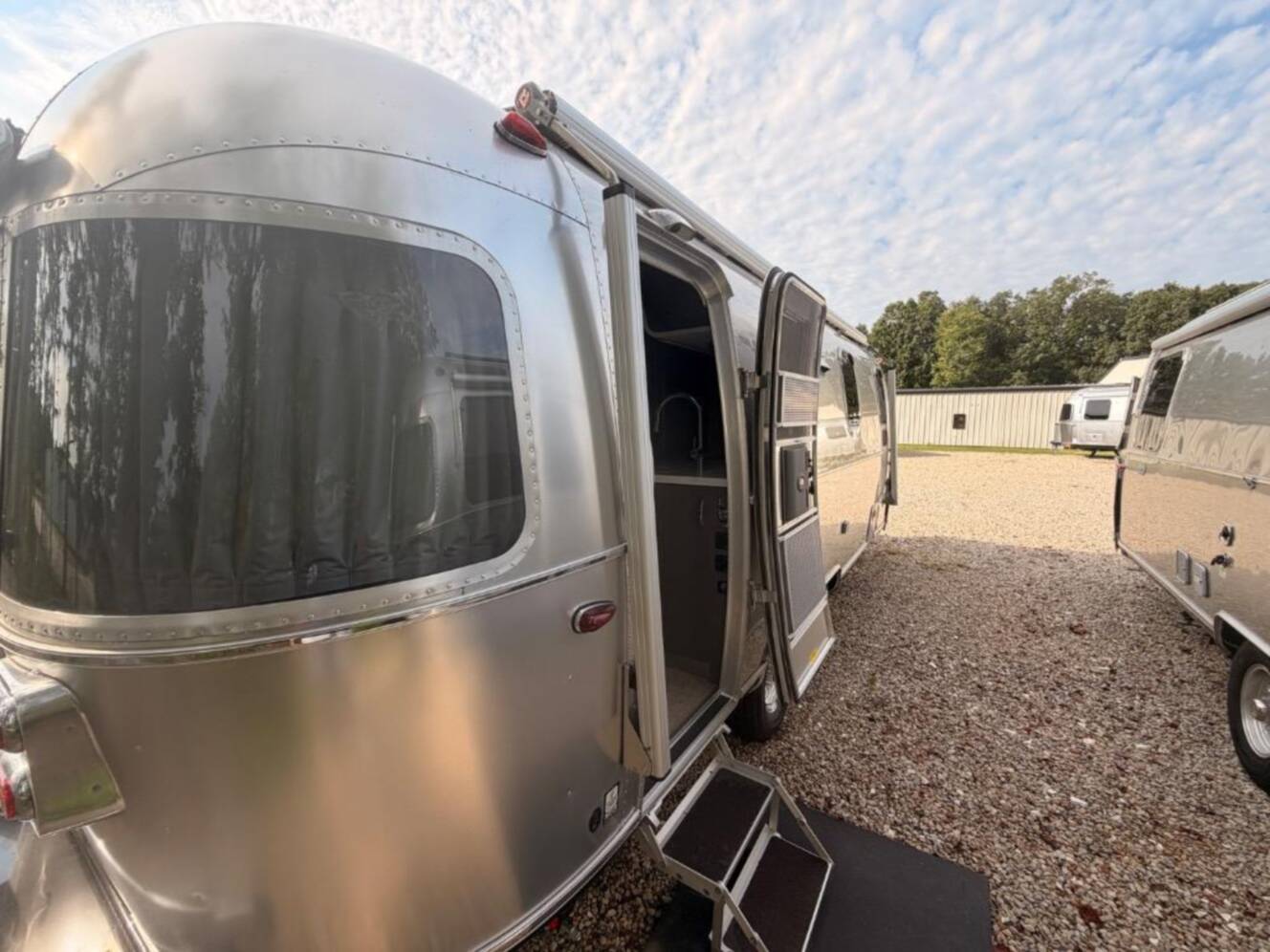 A photo of this 2026 Airstream Globetrotter 25FB