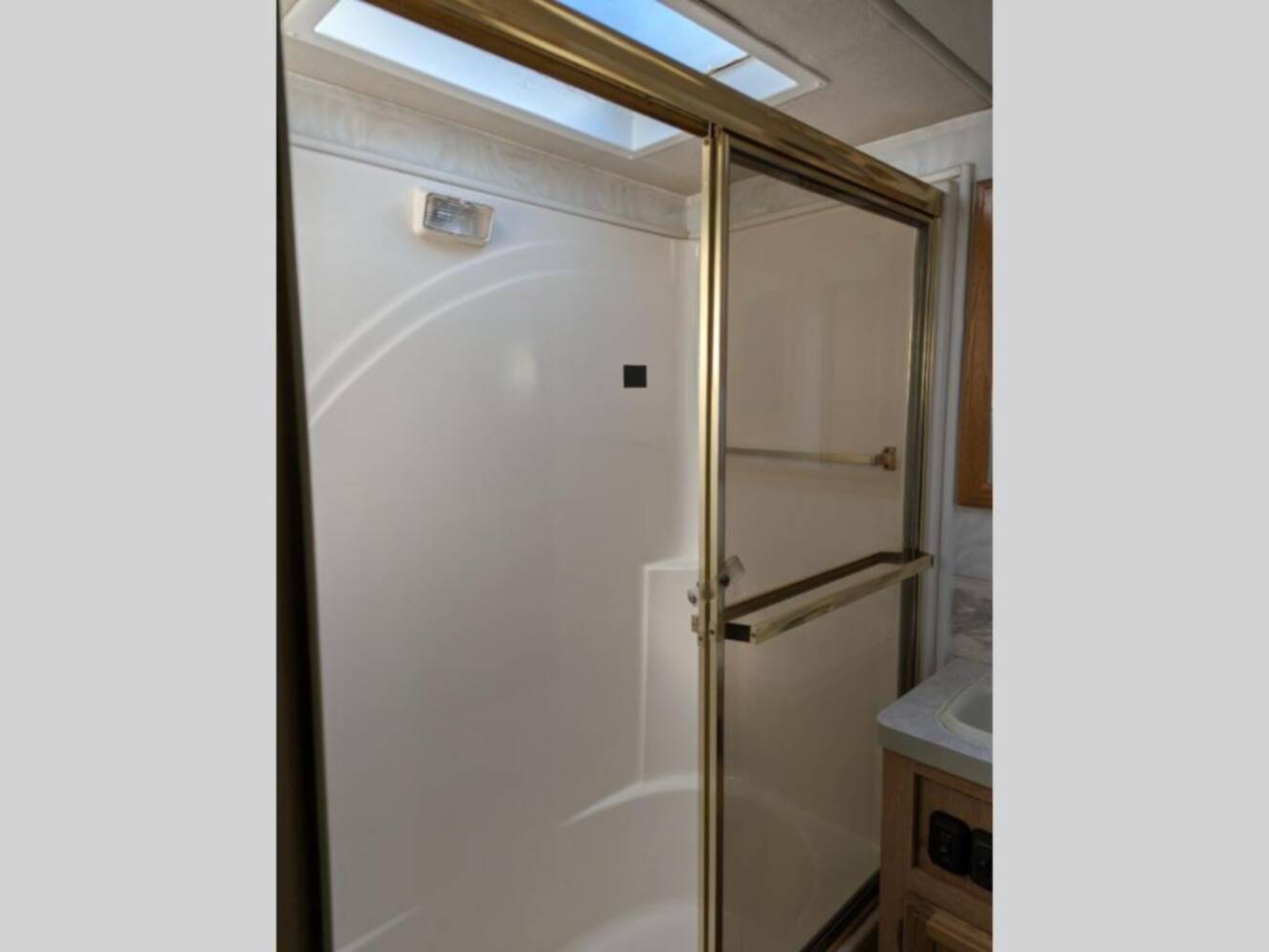 A photo of this 1998 Georgie Boy Cruise Master 3515