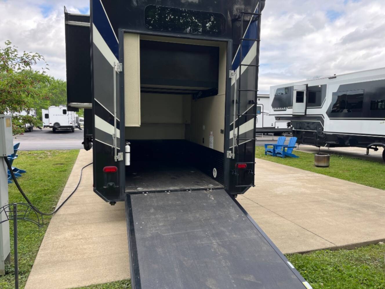 A photo of this 2018 Grand Design Momentum 376TH
