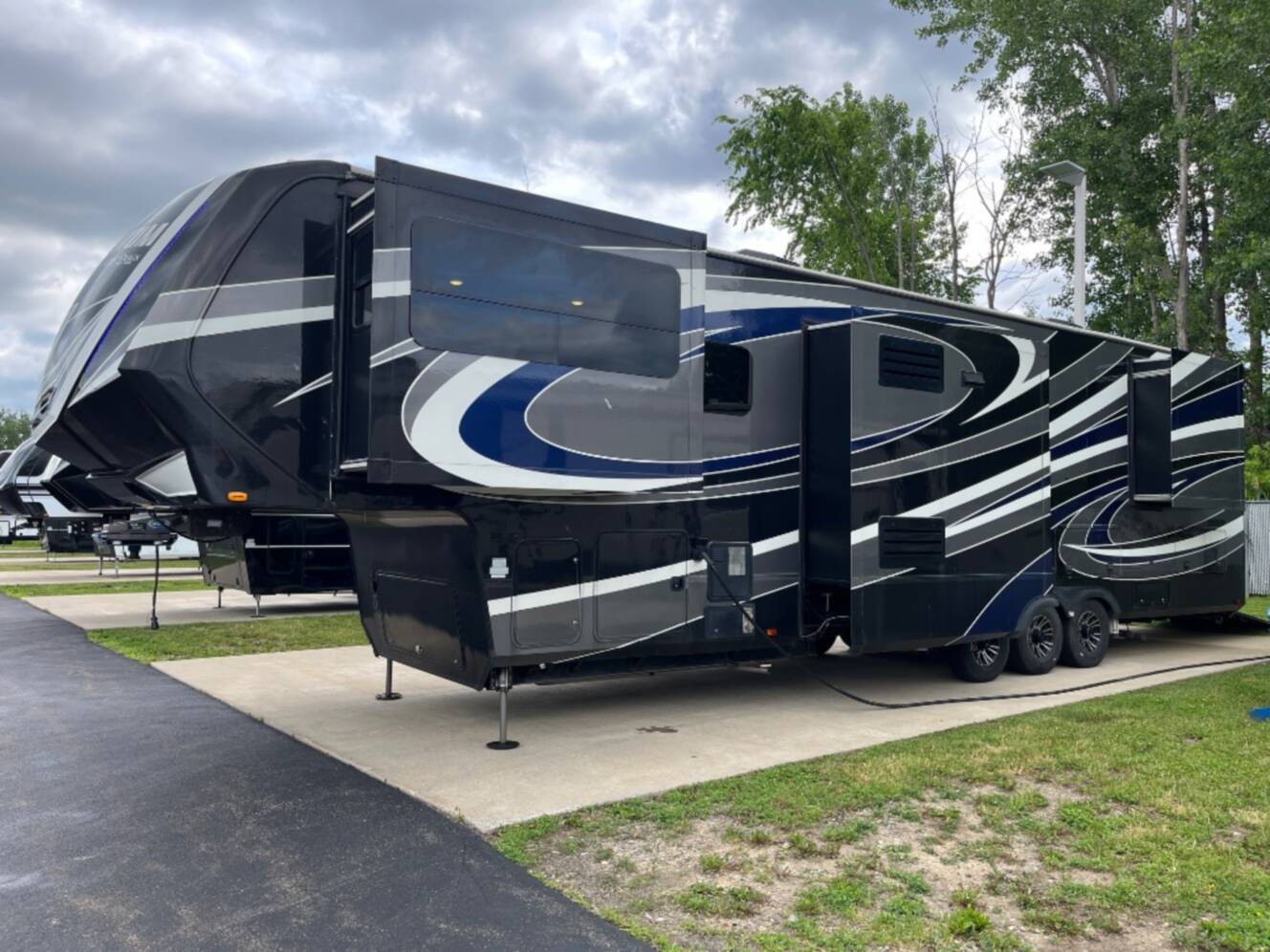 A photo of this 2018 Grand Design Momentum 376TH
