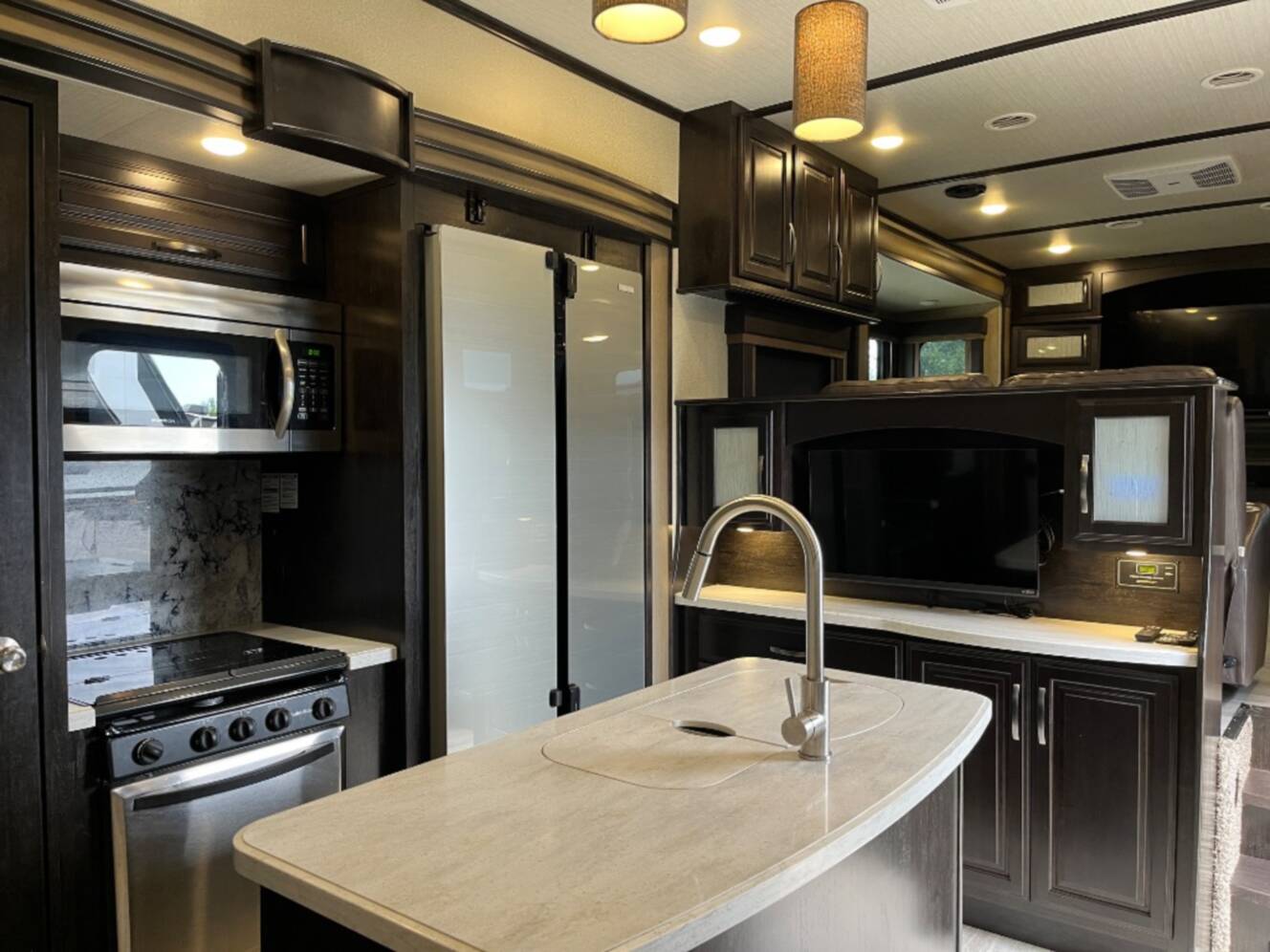 A photo of this 2018 Grand Design Momentum 376TH