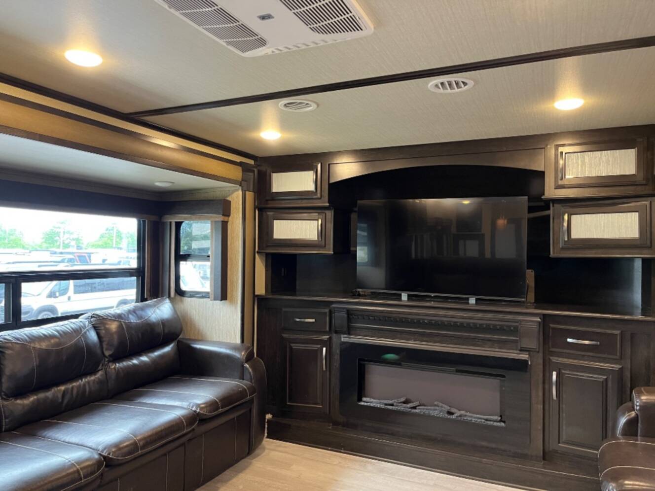A photo of this 2018 Grand Design Momentum 376TH