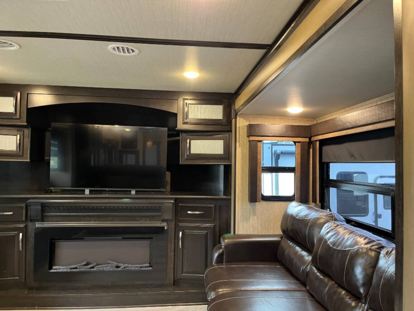 A photo of this 2018 Grand Design Momentum 376TH