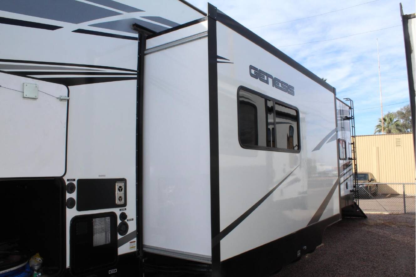 A photo of this 2024 Genesis Supreme GENESIS GCK405