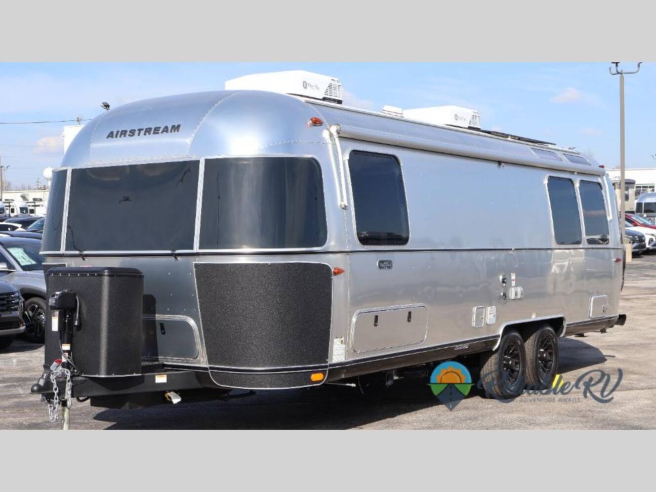 A photo of this 2026 Airstream Flying Cloud 27FB Twin