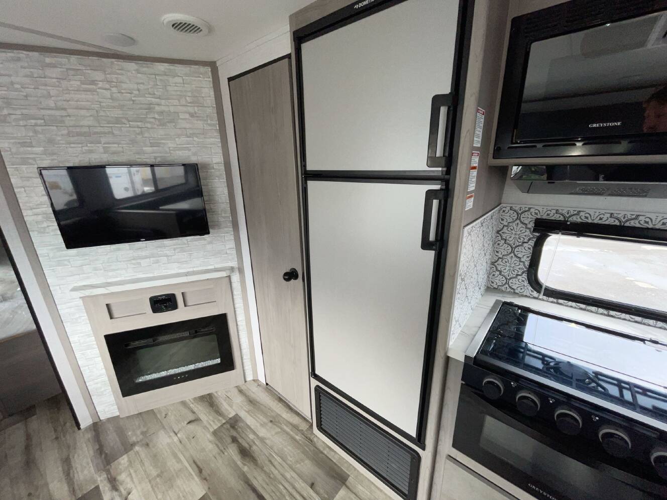 A photo of this 2022 Coleman COLEMAN LIGHT 2755BH