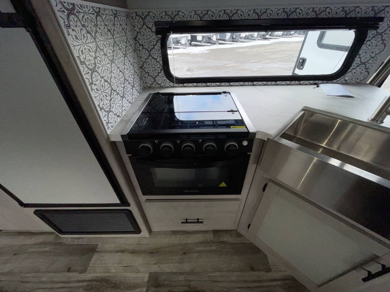 A photo of this 2022 Coleman COLEMAN LIGHT 2755BH