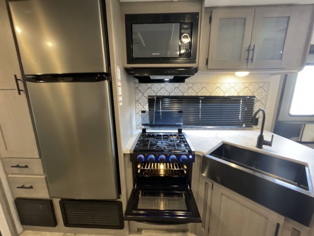 A photo of this 2022 Coleman COLEMAN LANTERN 264RL